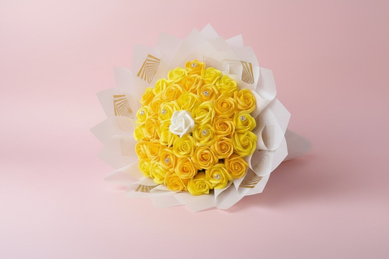 Buchet 37 trandafiri galbeni din săpun – Golden Sunshine