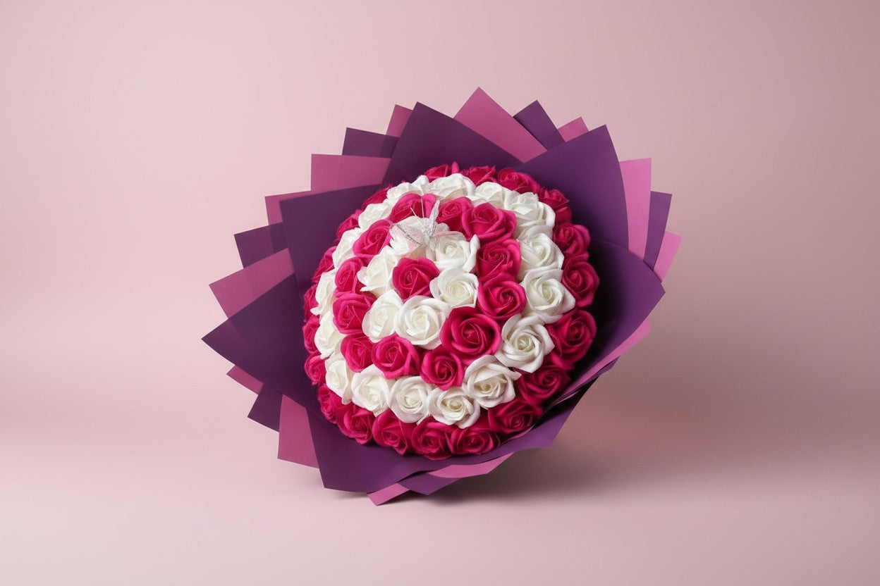 Buchet 57 trandafiri roz spirală din săpun – Pink Spiral Elegance