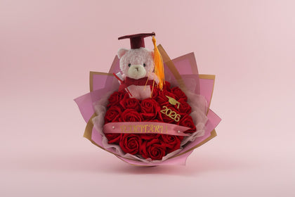 Buchet Absolvire cu 19 Trandafiri Roșii din Săpun – Cadou Elegant Graduation