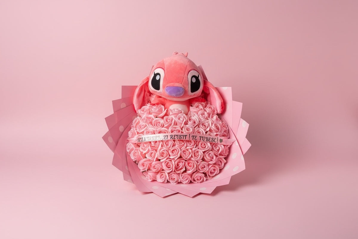 Buchet Stitch cu 59 Trandafiri din Săpun Roz și Mesaj Personalizat – Princess Dream