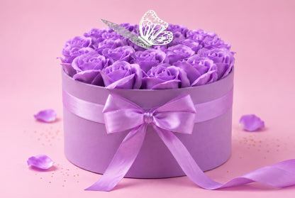 Cutie Mov cu 23 Trandafiri din Săpun, Sclipici și Fluture – Purple Butterfly