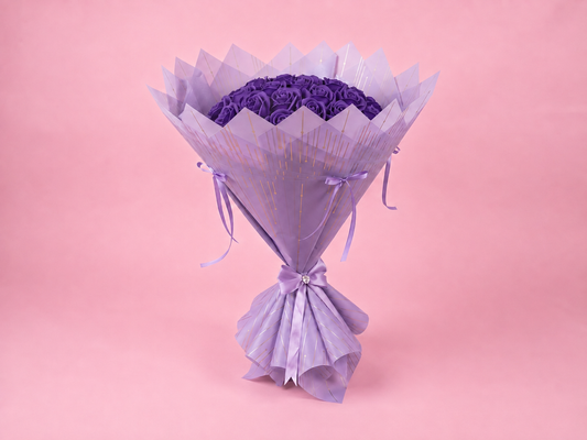 Buchet 59 Trandafiri din Săpun cu Suport – Lavender Dream