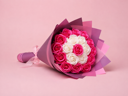 Buchet mic 19 trandafiri roz din săpun – Pink Delight