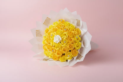 Buchet 37 trandafiri galbeni din săpun – Golden Sunshine
