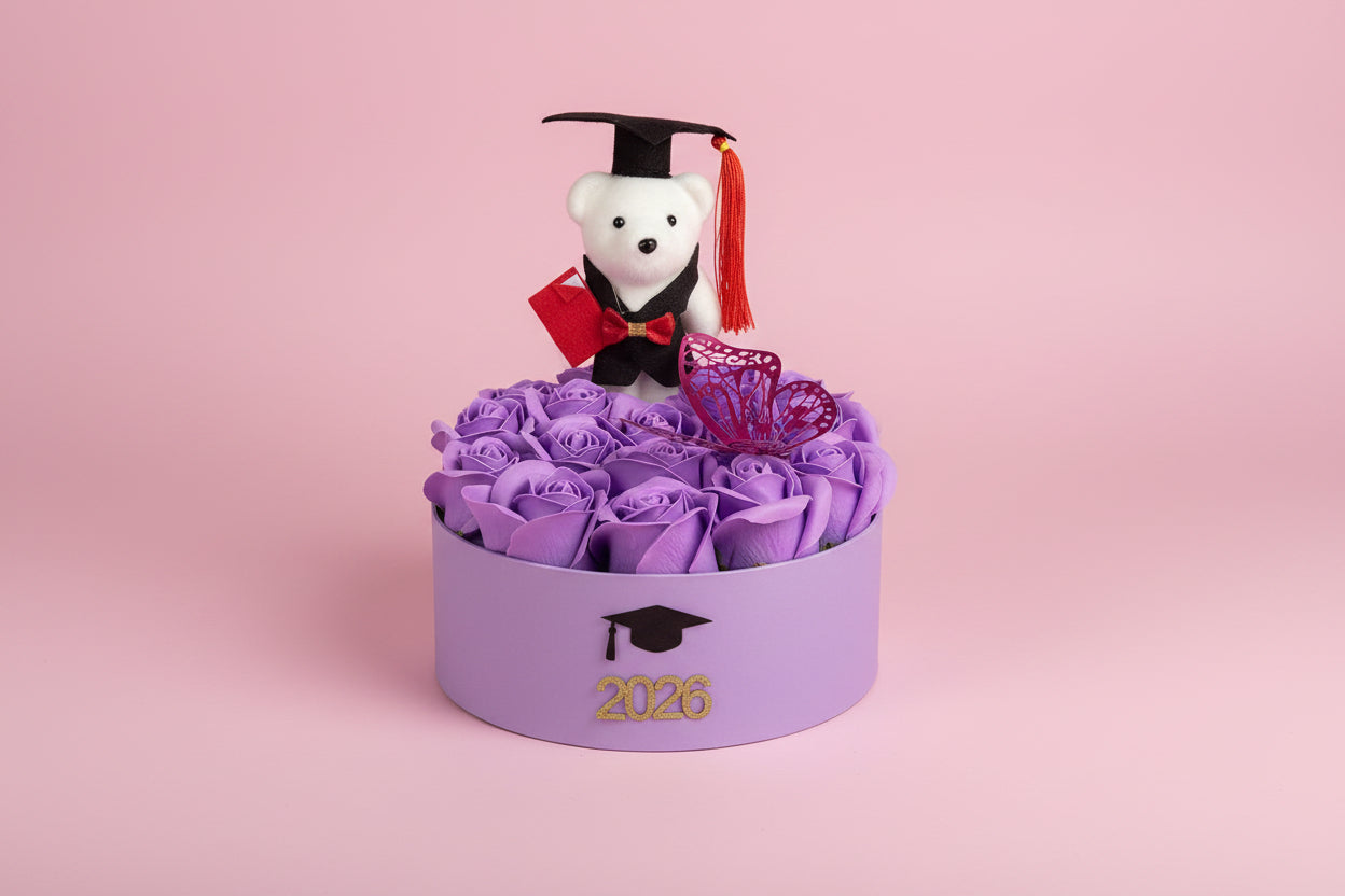 Cutie Cadou Absolvire cu 17 Trandafiri din Săpun Mov – Purple Dream Graduation