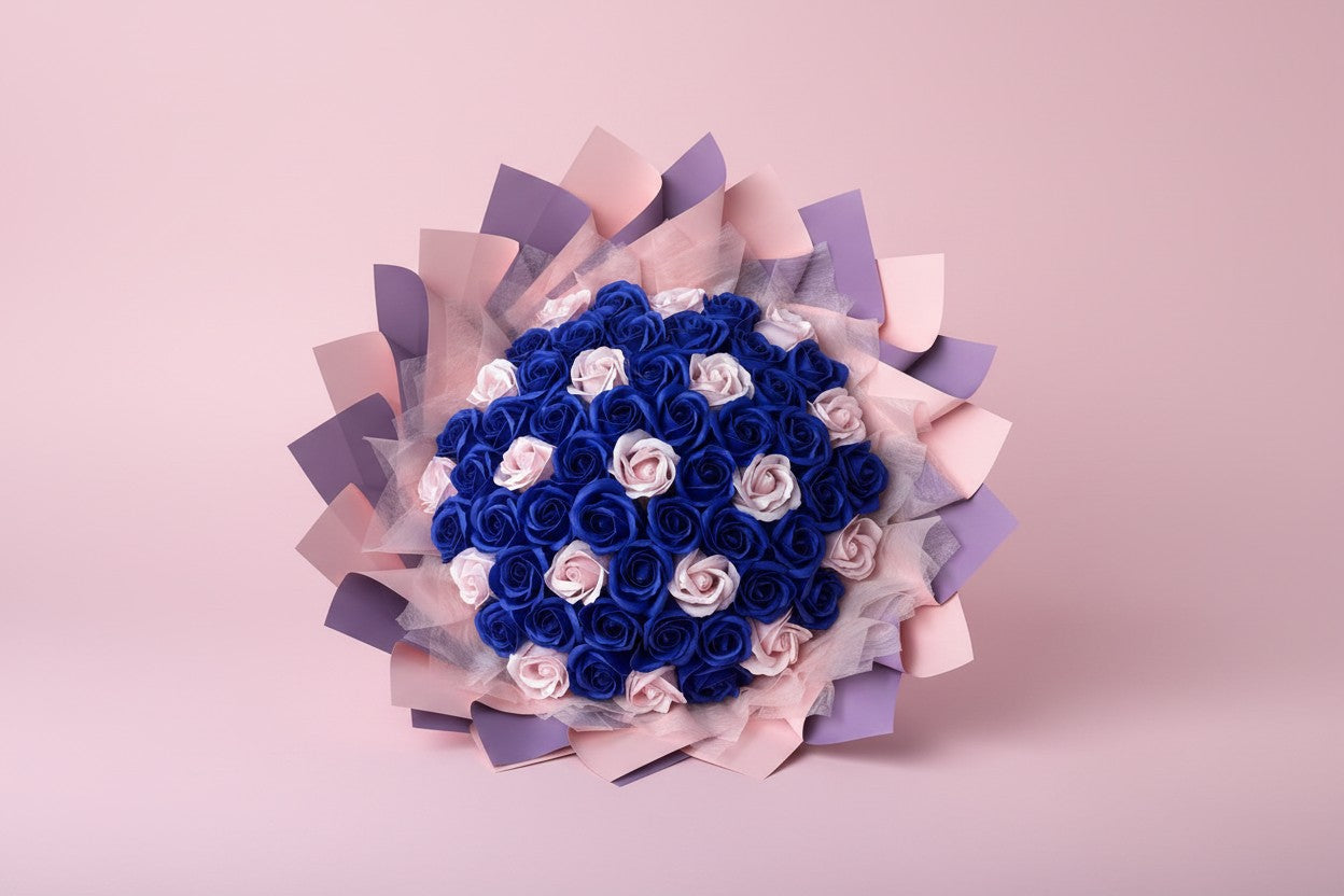 Buchet 59 trandafiri albaștri din săpun – Royal Blue Elegance