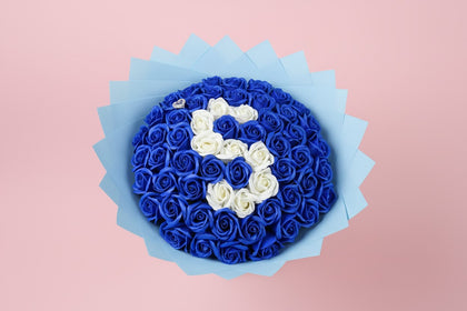 Buchet 59 trandafiri din săpun personalizat inițială