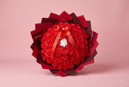 Buchet 59 Trandafiri din Săpun cu Mesaj Personalizat – Red Passion